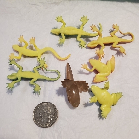 Plastic Reptiles toy lot of 7 lizards gecko frogs tadpole salamander - Picture 4 of 4